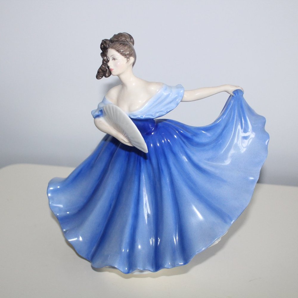Royal Doulton Figurine Elaine HN2791 signed Peggy Davies 1979 England